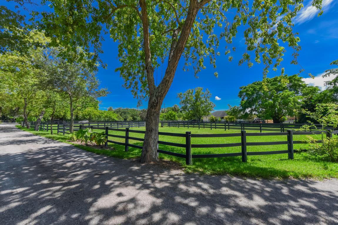 Saddle Trail Park of Wellington - Land