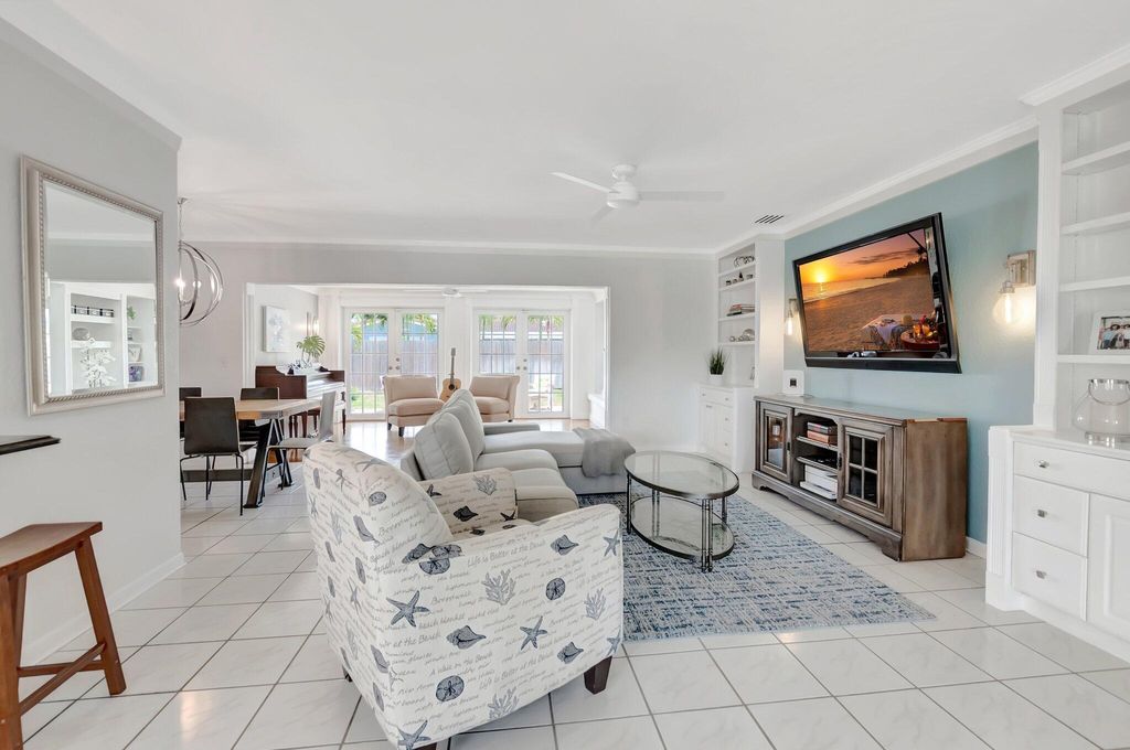 Photo of 1065 SW 13th Street, Boca Raton, FL 33486 (MLS # R11085988)