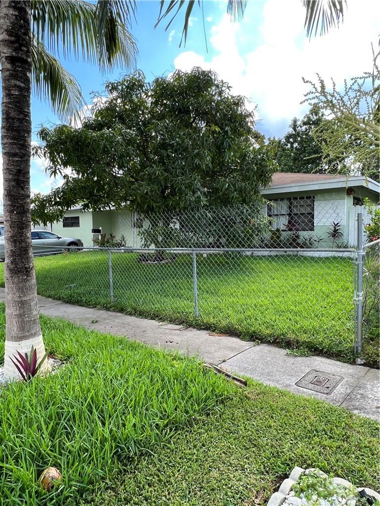 Melrose Manor 40-32 B - Residential