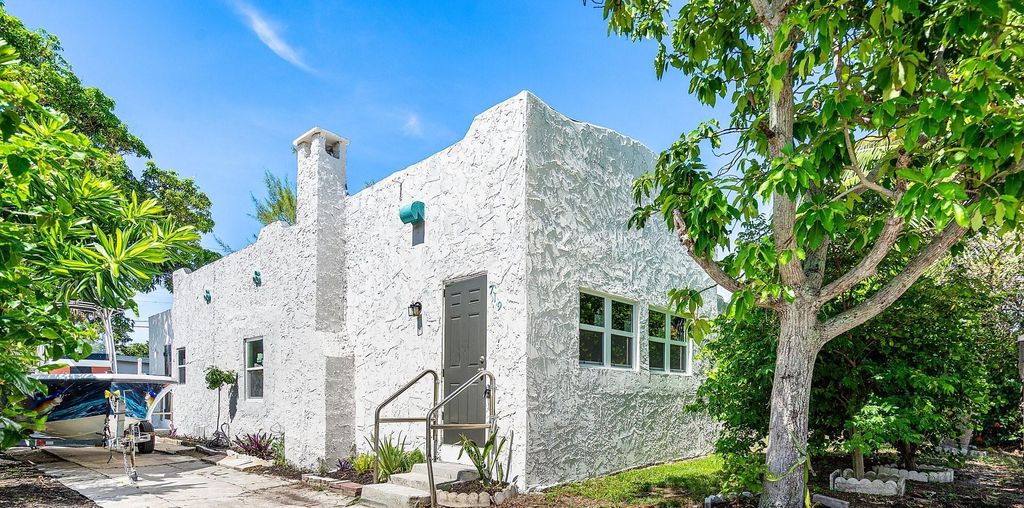 Photo of 719 Briggs Street, West Palm Beach, FL 33405 (MLS # R11137695)