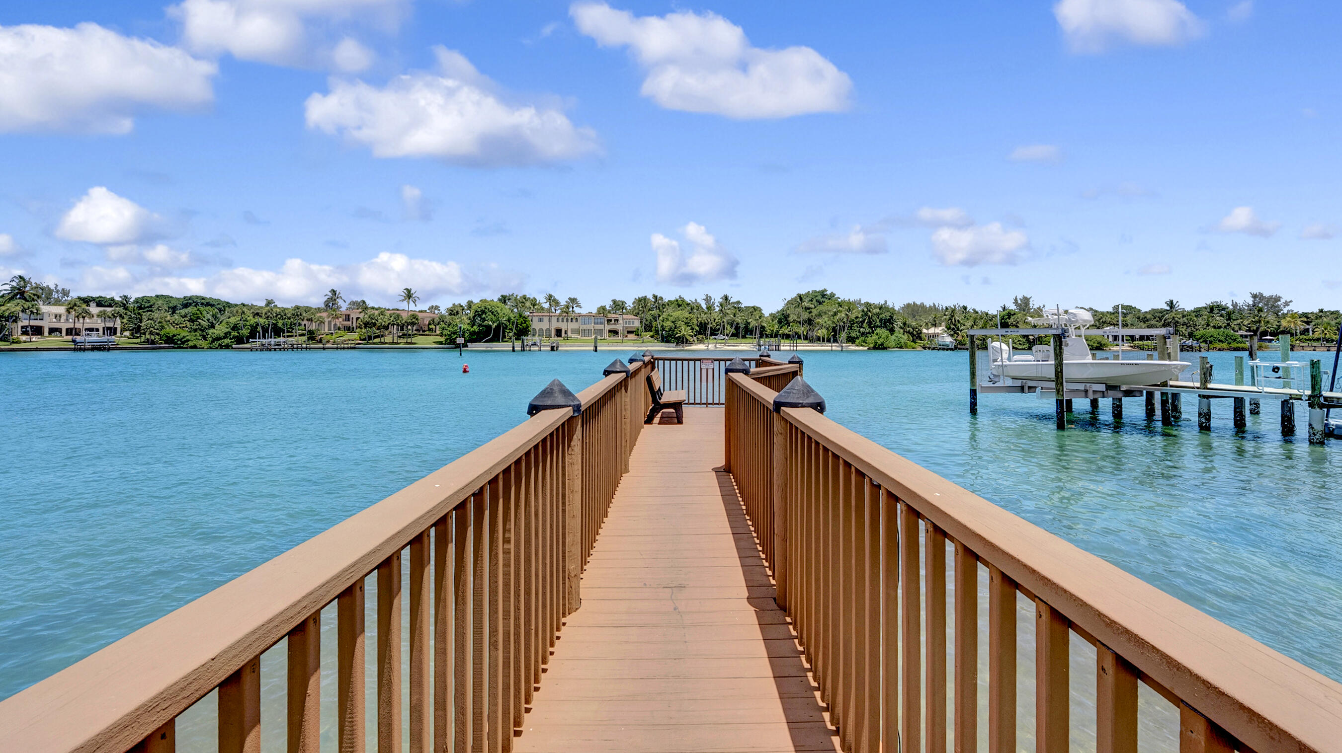 ROLLING HILLS - Residential