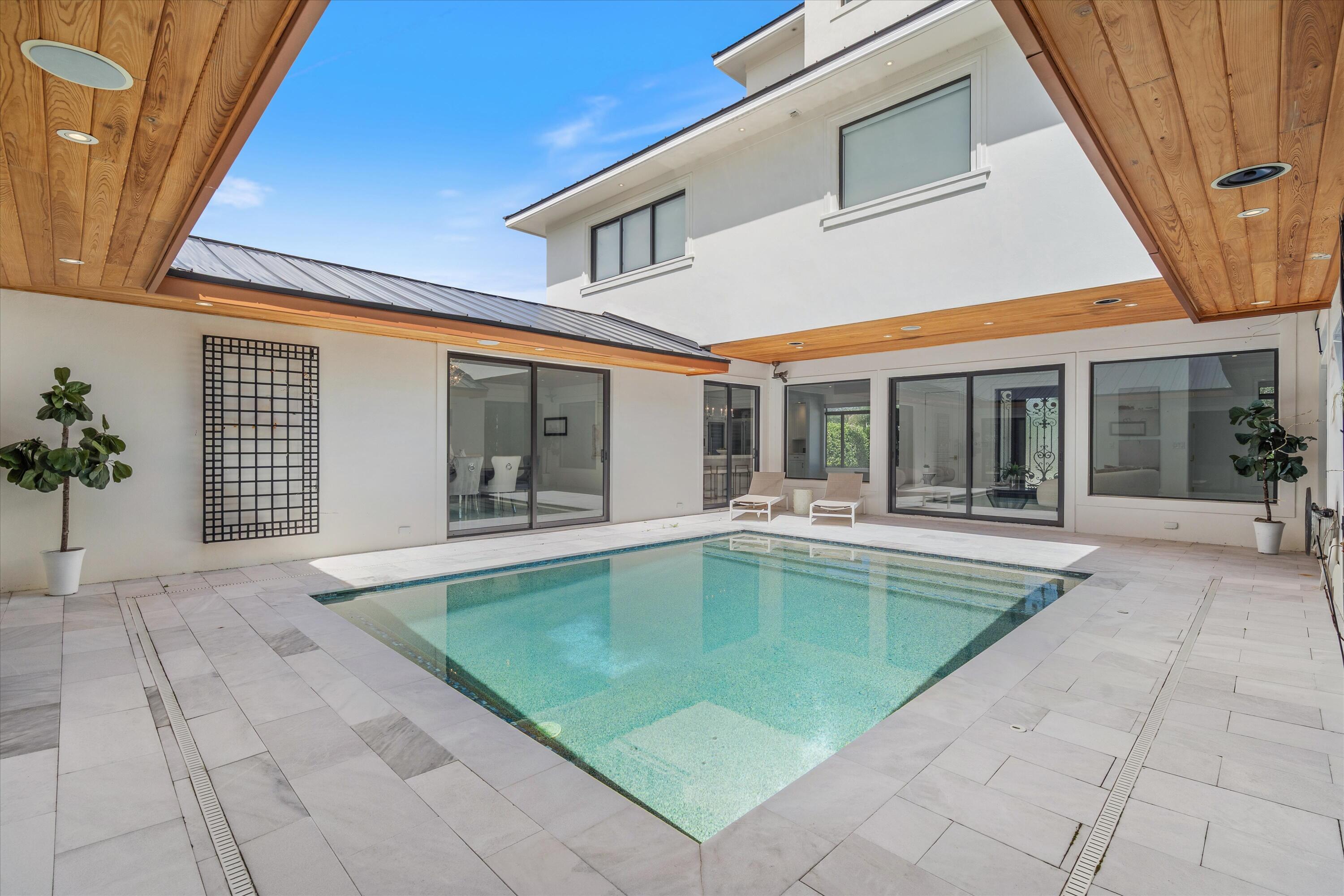 ROLLING HILLS - Residential