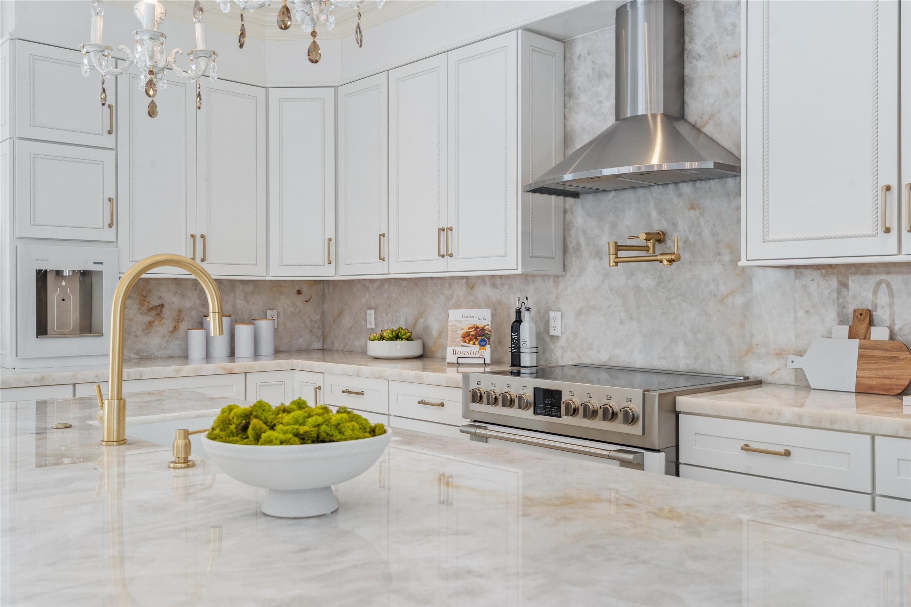 ROLLING HILLS - Residential