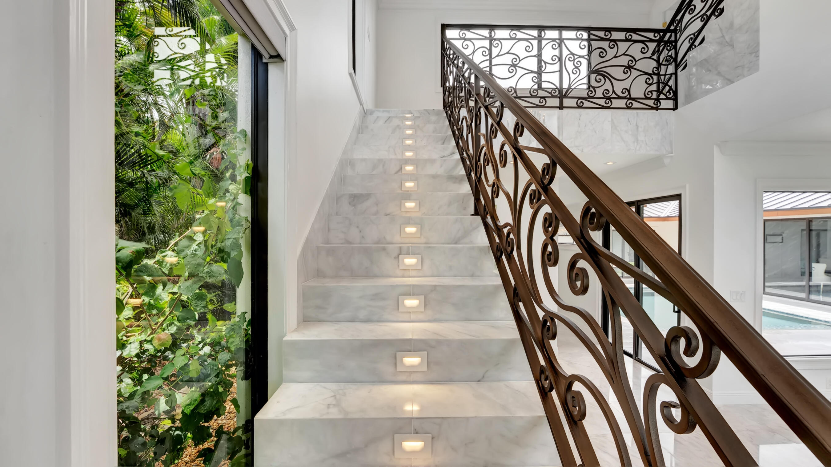 ROLLING HILLS - Residential