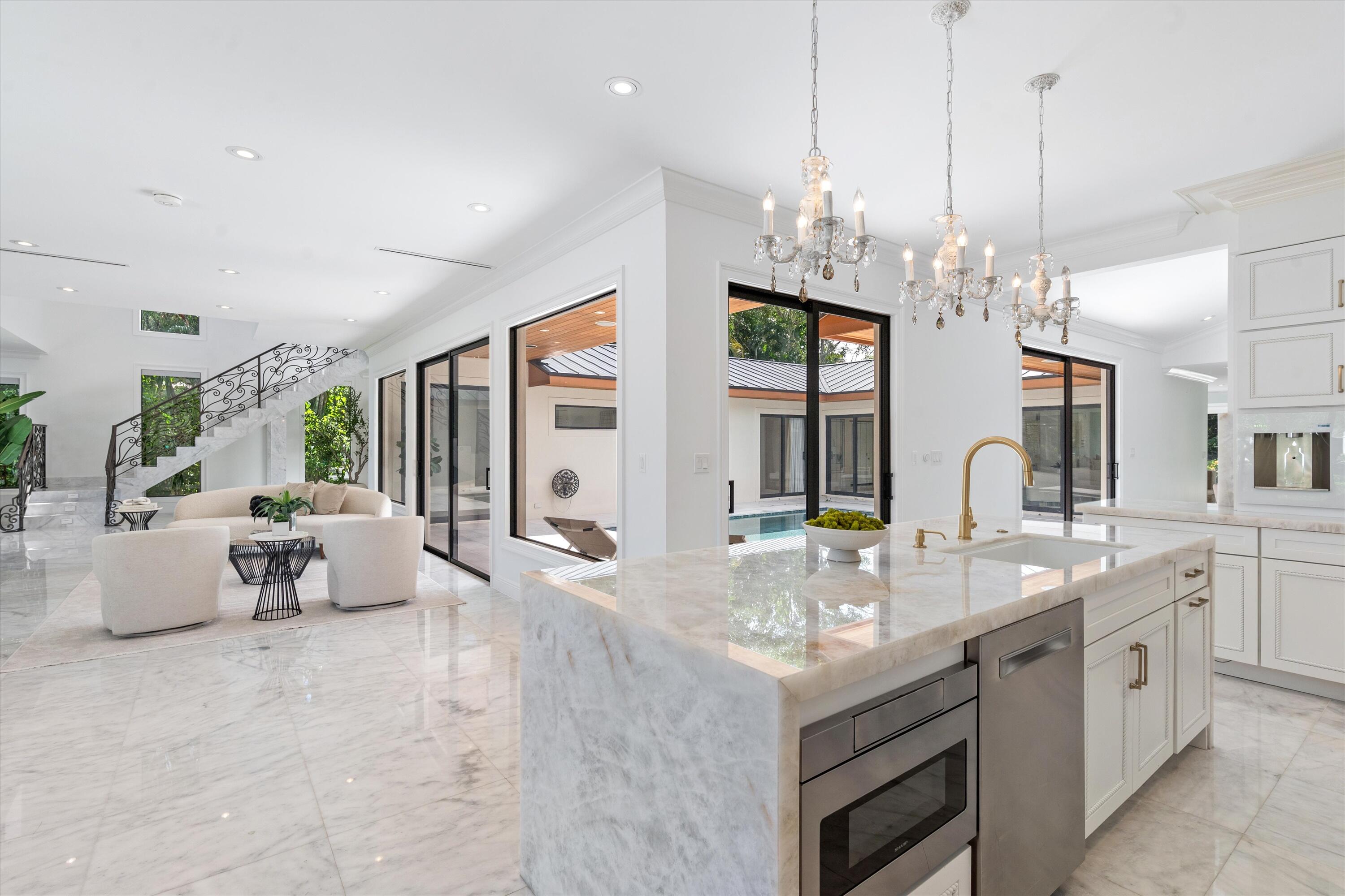 ROLLING HILLS - Residential