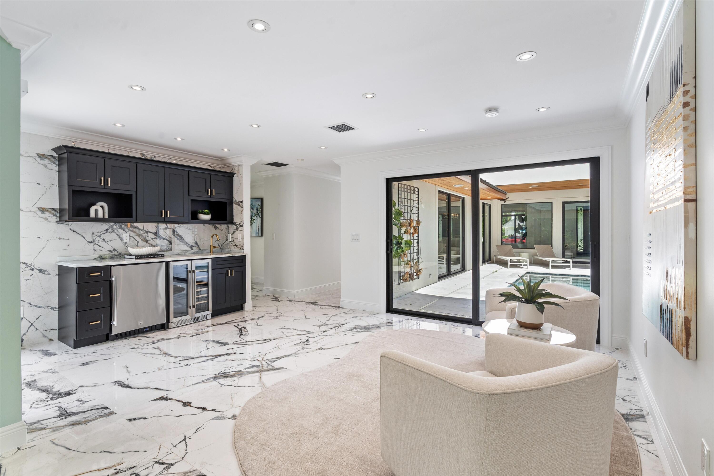 ROLLING HILLS - Residential