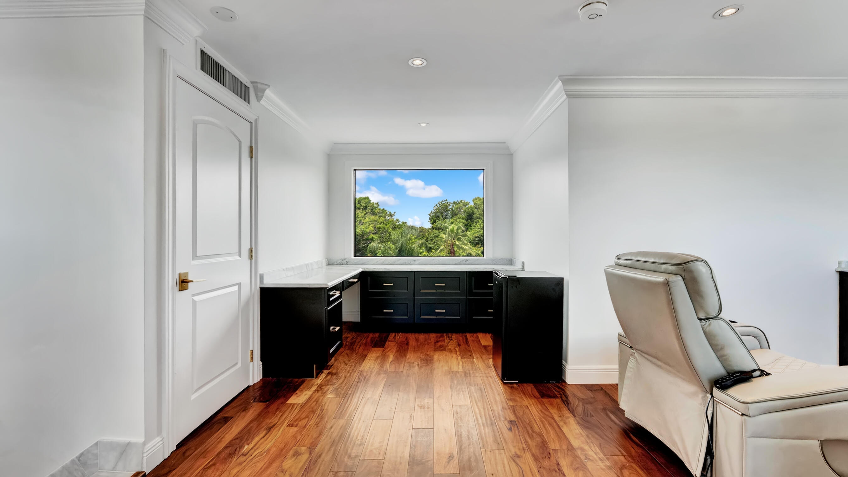 ROLLING HILLS - Residential