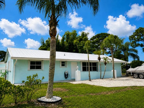 Photo of 2184 SE WASHINGTON Street N, Stuart, FL 34997 (MLS # B26059548)