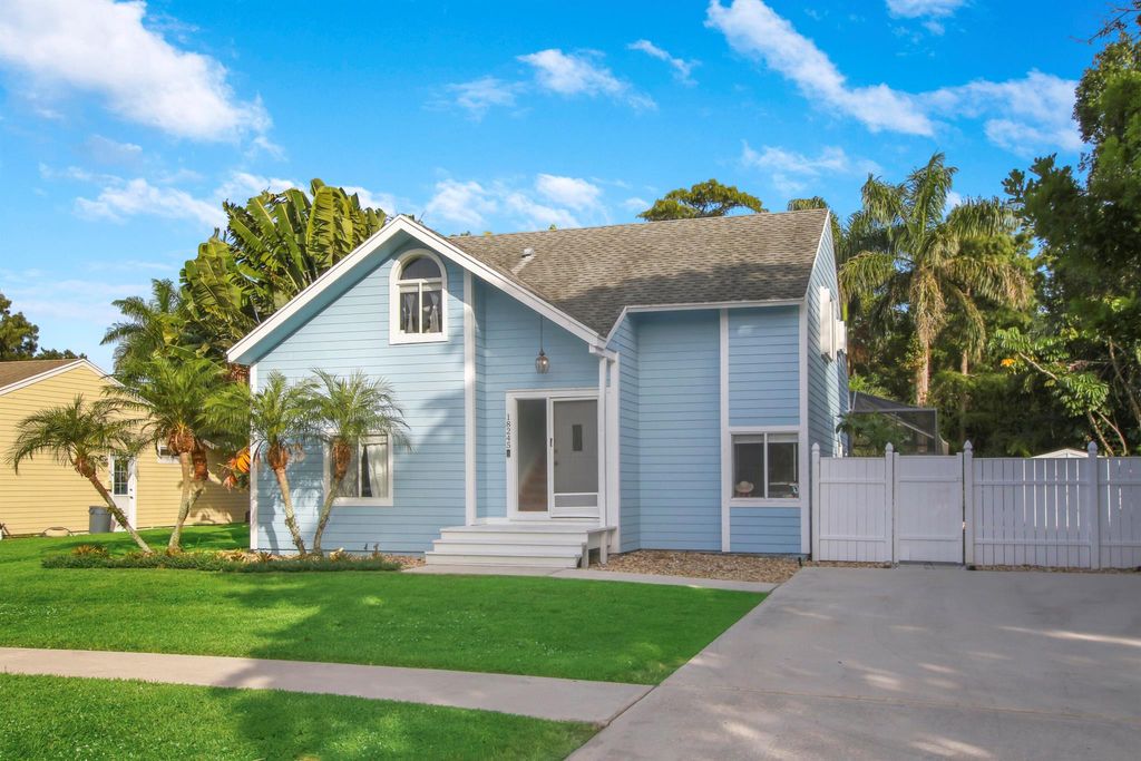 Photo of 18245 Jupiter Landings Drive, Jupiter, FL 33458 (MLS # R10956647)