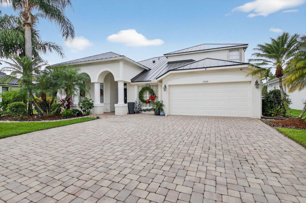 Photo of 7209 Serrano Terrace, Delray Beach, FL 33446 (MLS # R11149878)