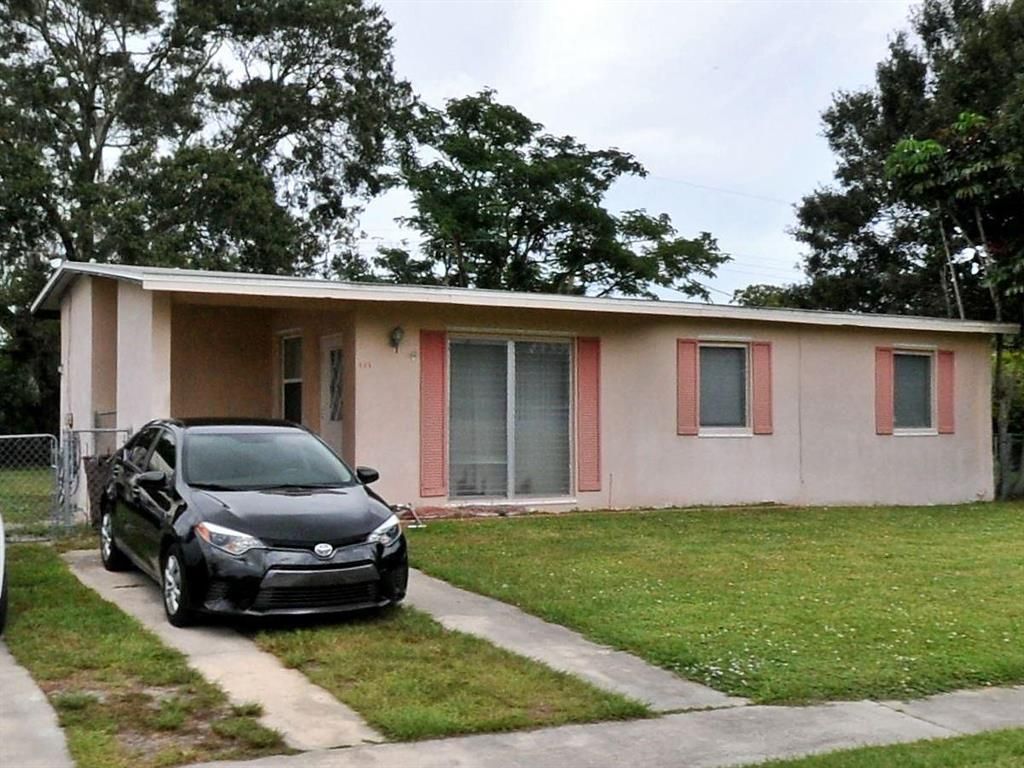 Photo of 111 S Naranja S Avenue, Port Saint Lucie, FL 34983 (MLS # R10736503)