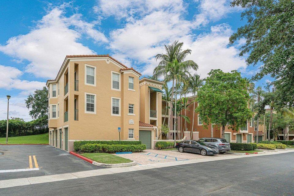 ST ANDREWS AT POLO CLUB CONDO - Residential Lease