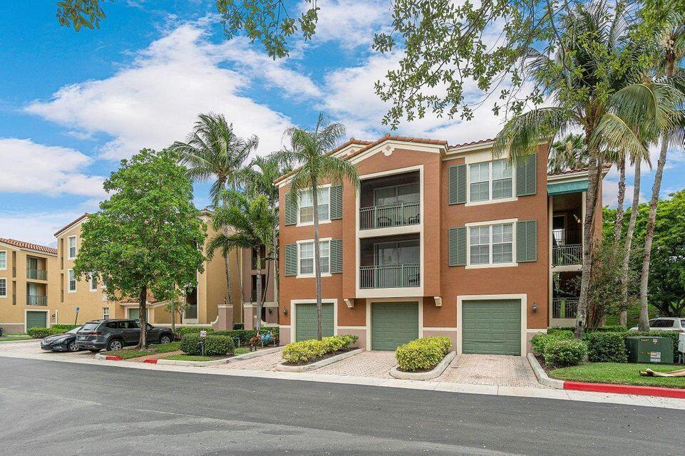 ST ANDREWS AT POLO CLUB CONDO - Residential Lease