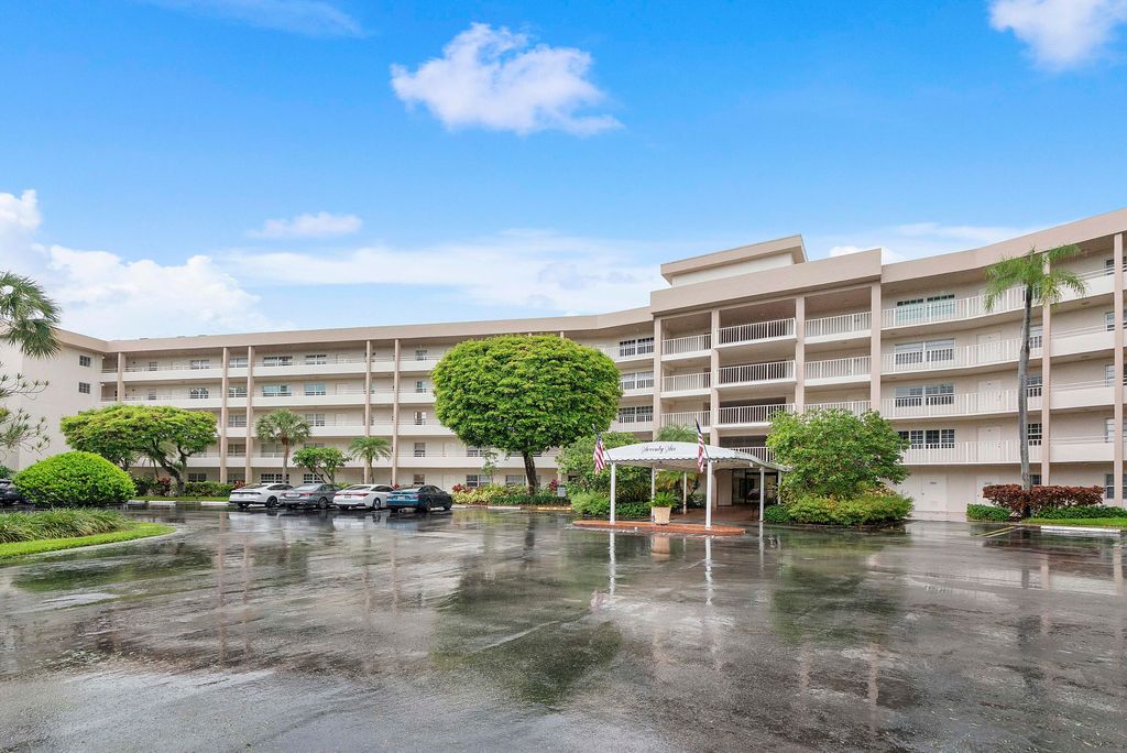 Photo of 3900 Oaks Clubhouse Drive #411, Pompano Beach, FL 33069 (MLS # B26034581)