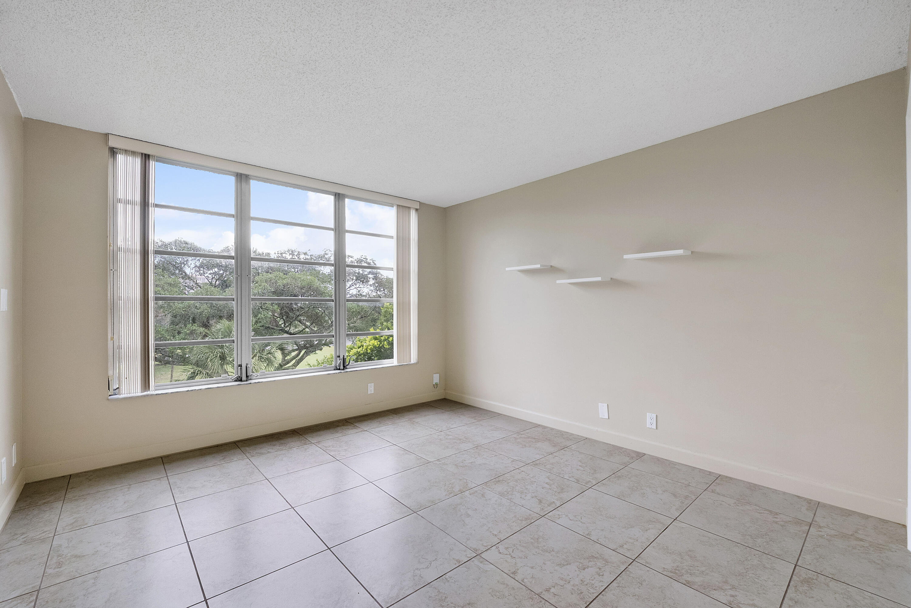 NO 76 PALM-AIRE COUNTRY CLUB - Residential Lease