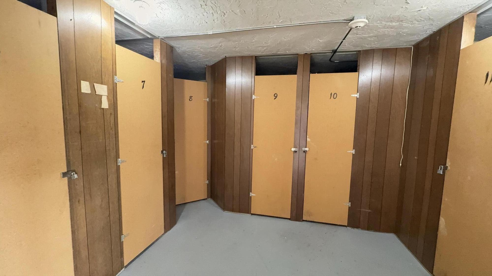 NO 76 PALM-AIRE COUNTRY CLUB - Residential Lease