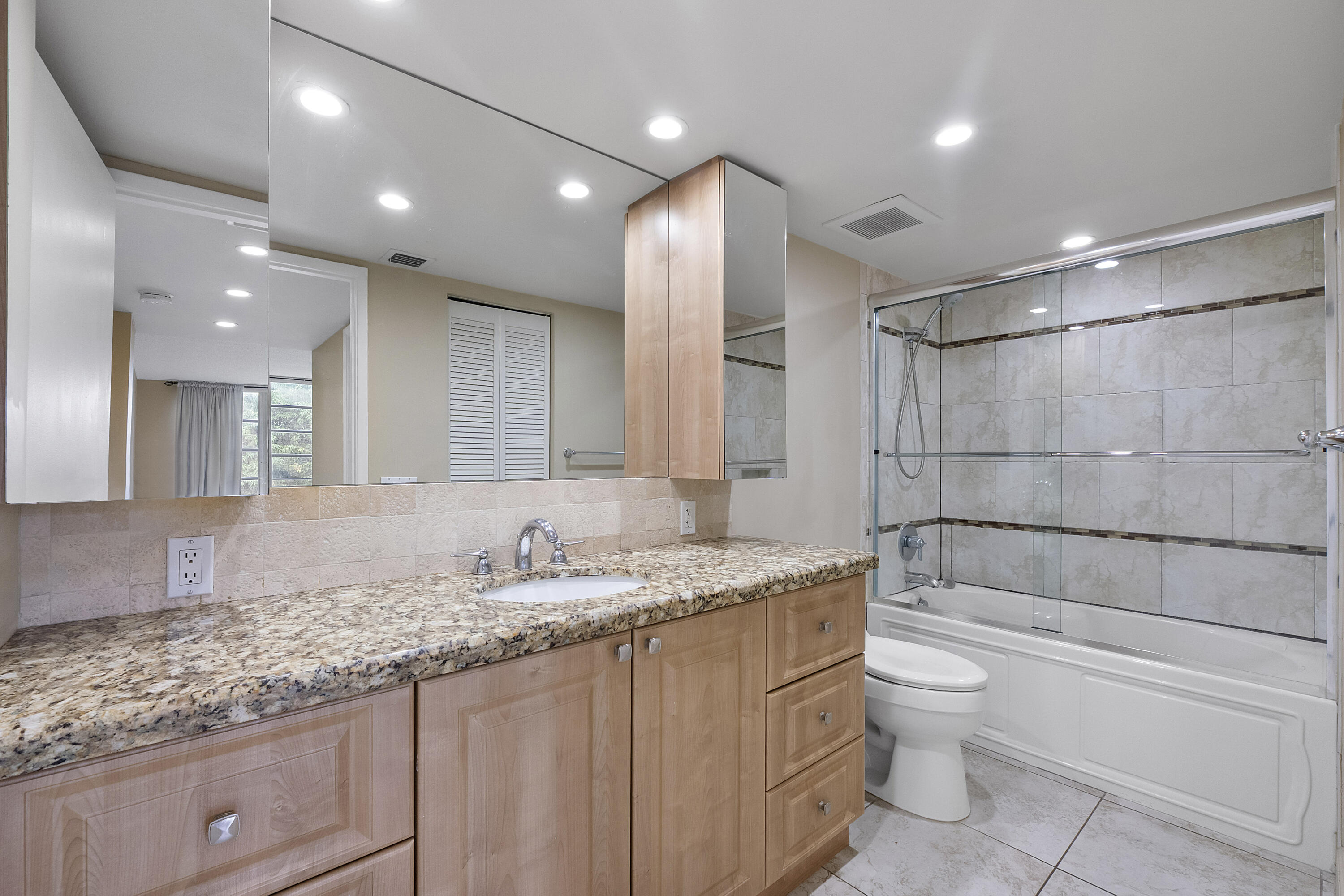 NO 76 PALM-AIRE COUNTRY CLUB - Residential Lease