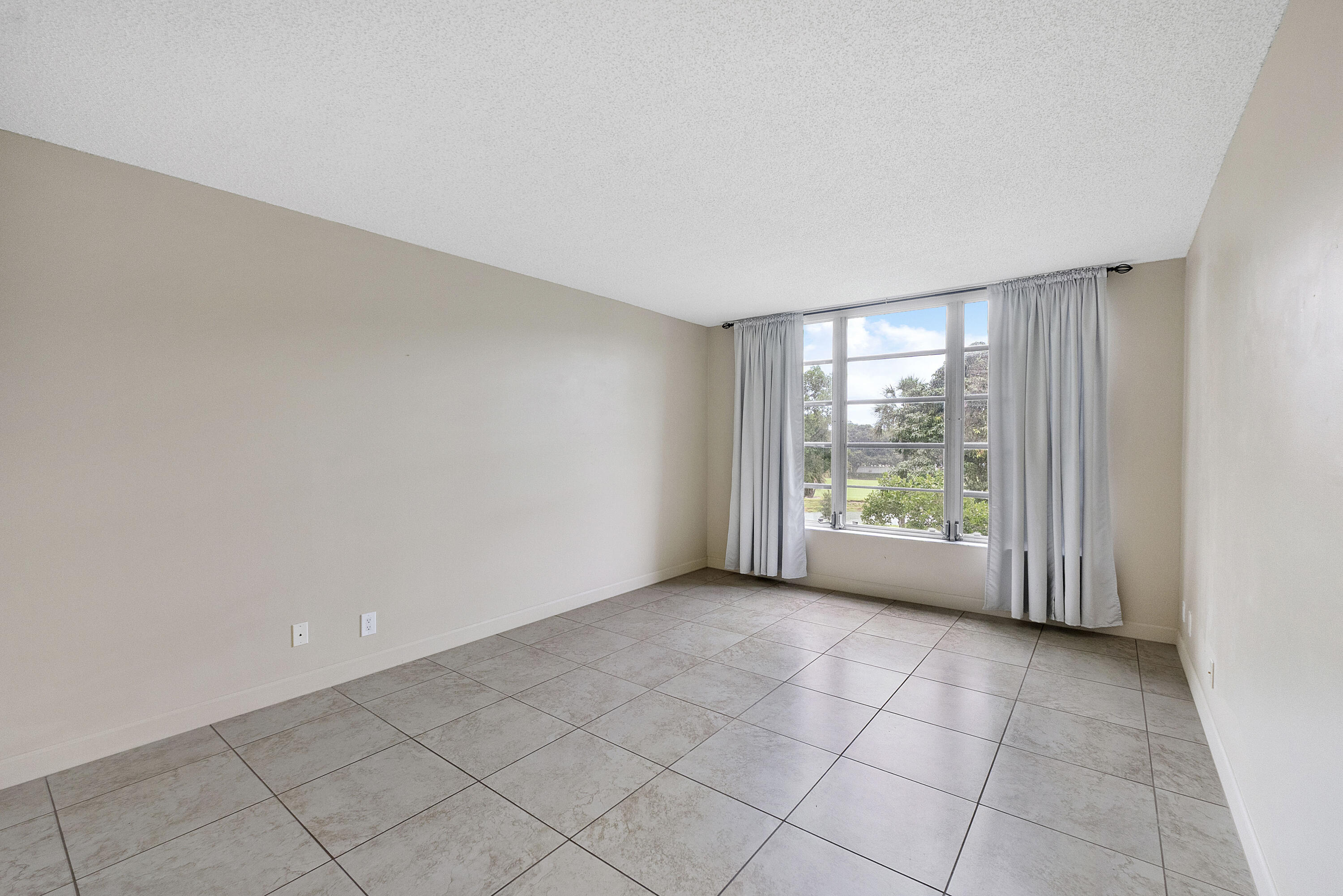 NO 76 PALM-AIRE COUNTRY CLUB - Residential Lease
