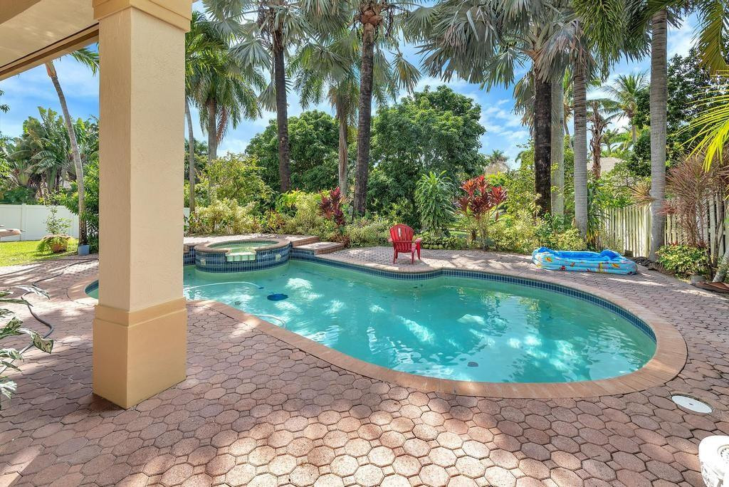 Isla Del Sol 85-32 B - Residential