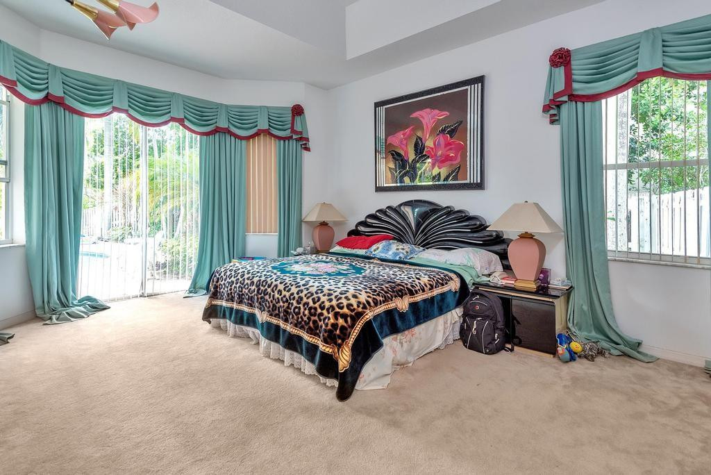 Isla Del Sol 85-32 B - Residential