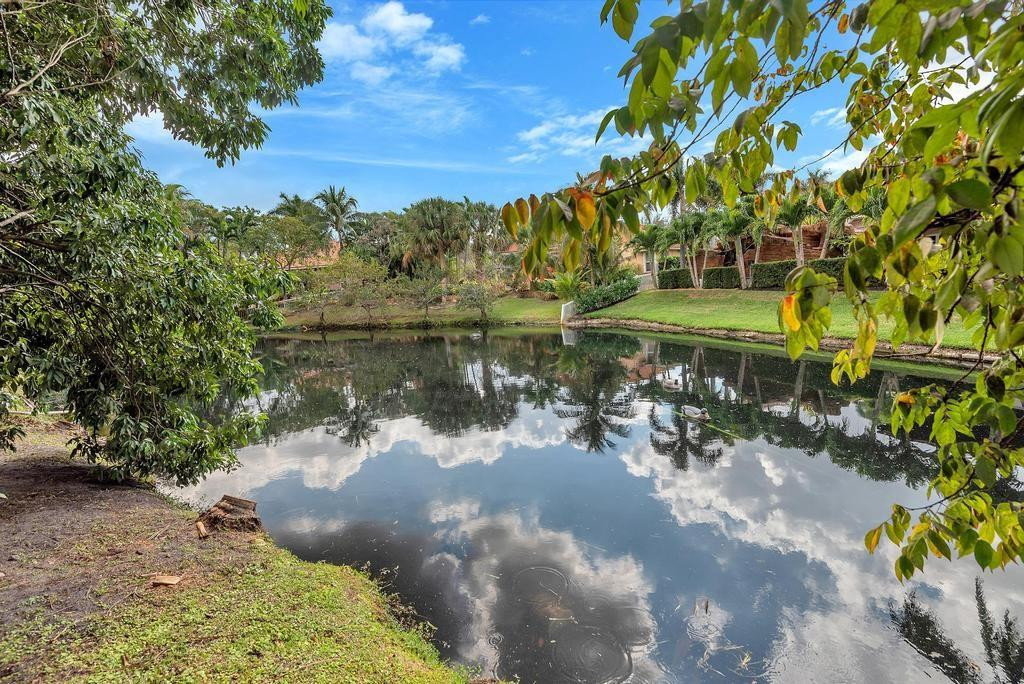 Isla Del Sol 85-32 B - Residential