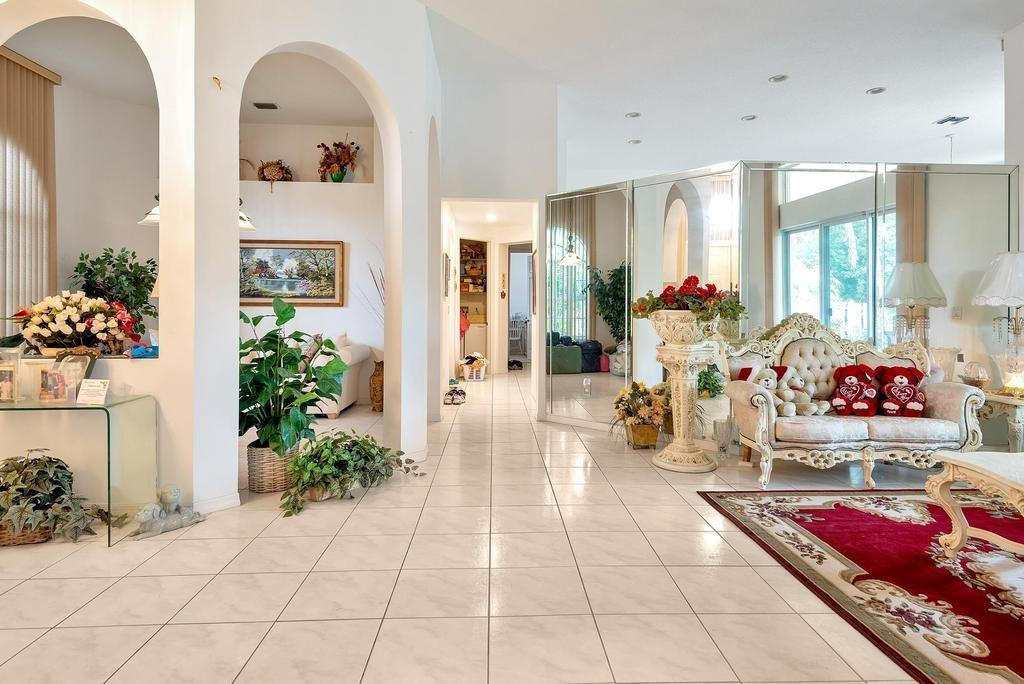 Isla Del Sol 85-32 B - Residential
