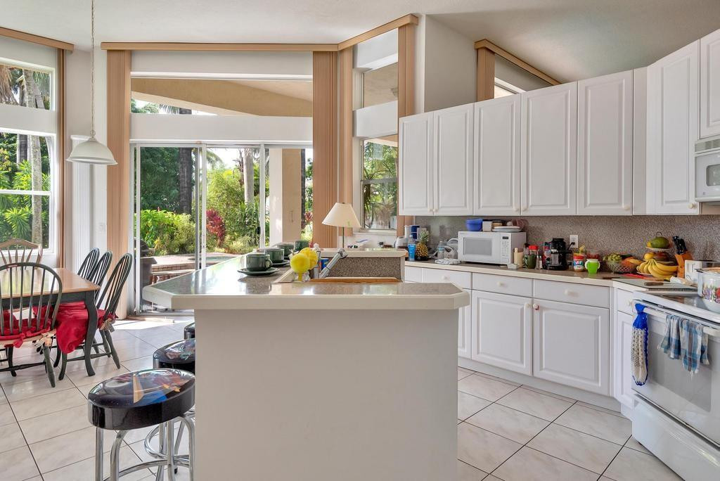 Isla Del Sol 85-32 B - Residential