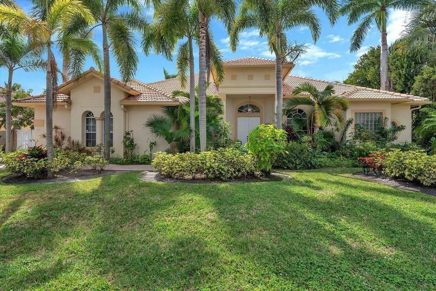 BEAUTIFUL,DIRECT LAKE VIEW HOME LOCATED IN AN EXCLUSIVE, PRIVATELY GATED, ISLAND COMMUNITY WITH A BOAT RAMP AND DEEP WATER ACCESS TO THE OCEAN. THIS HOME FEATURES A 3 BEDROOM, 3 BATH + DEN/ OFFICE. VAULTED CEILINGS, AN ENORMOUS MASTER BEDROOM, FORMAL DINING/LIVING ROOM, EAT IN KITCHEN AND A FABULOUS FAMILY ROOM WITH PLENTY OF LIGHT FACING THE POOL, GARDEN, AND LAKE. LUSH TROPICAL LANDSCAPING. SOLAR PANELS AND GAS TANK PERMITTED, CUSTOM MIRROR AND TILE FLOORING THROUGHOUT THE HOME. KITCHEN FEATURES: ORIGINAL FORMICA COUNTERTOPS AND CABINETS, ALL APPLIANCES IN WORKING CONDITION. AC REPLACED LESS THAN A YEAR AGO. CENTRALLY LOCATED TO PARKS, BEACHES, RESTAURANTS, SHOPPING CENTERS, AIRPORTS, TURNPIKE AND INTERSTATES. SHOWINGS  SATURDAY AND SUNDAY  FROM 10:00 AM TO 1 :00 PM. BY APPOINTMENT ONLY. All offers to include : AS IS CONTRACT NEWER VERSION WITH POF/DU. CASH OFFERS REQUIRES PROOF OF FUNDS. All information and measurements not guaranteed, selling agents and buyers to verify.