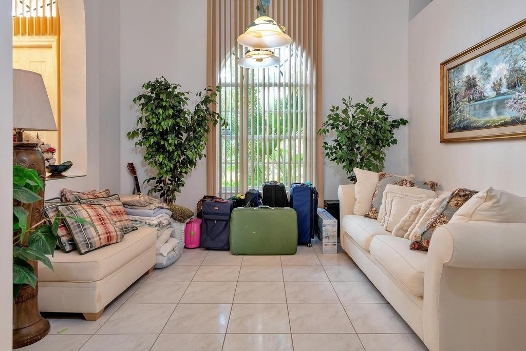 Isla Del Sol 85-32 B - Residential
