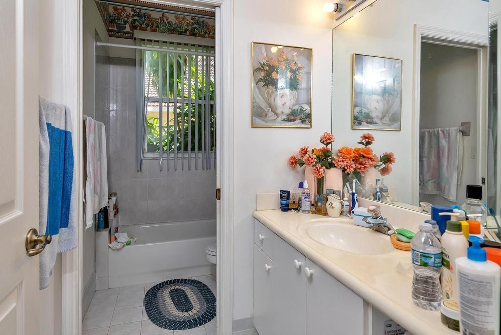 Isla Del Sol 85-32 B - Residential