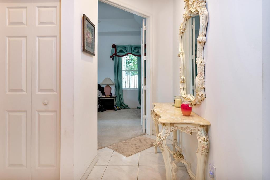 Isla Del Sol 85-32 B - Residential