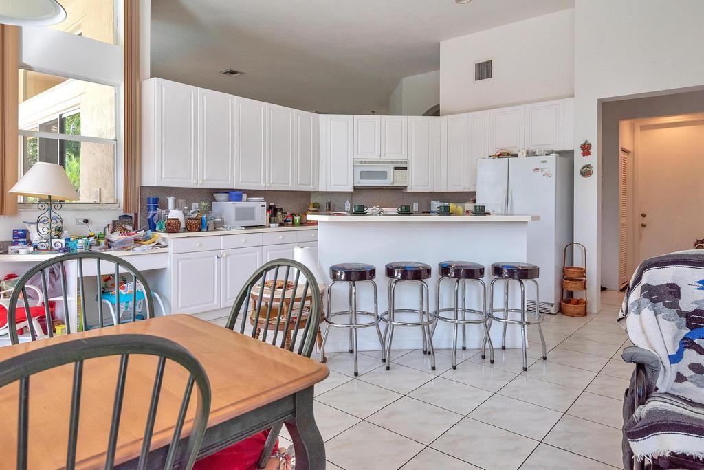 Isla Del Sol 85-32 B - Residential