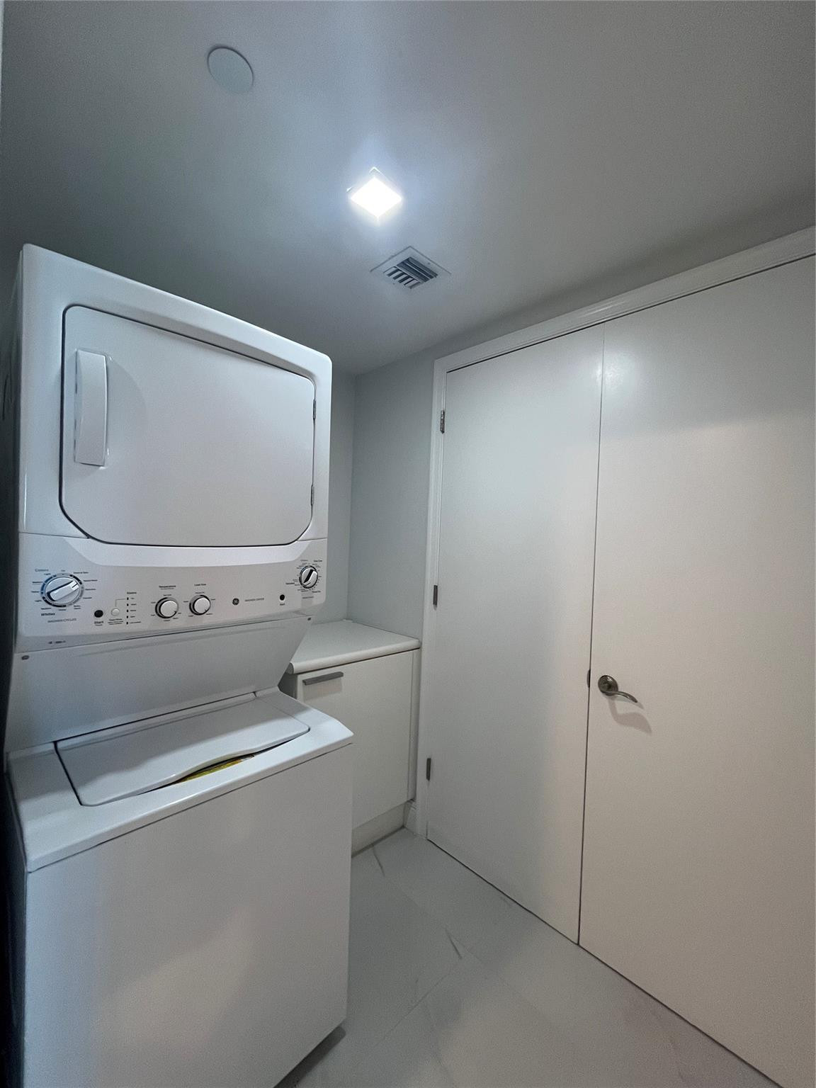 MARINA GRANDE - Residential Lease