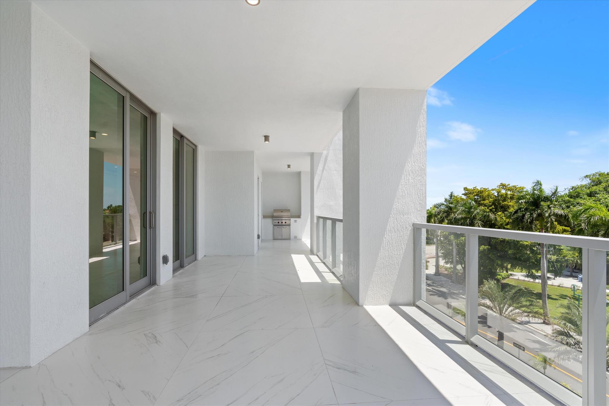 ROYAL PALM RESIDENCES - Residential