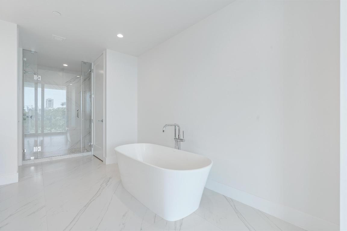 ROYAL PALM RESIDENCES - Residential