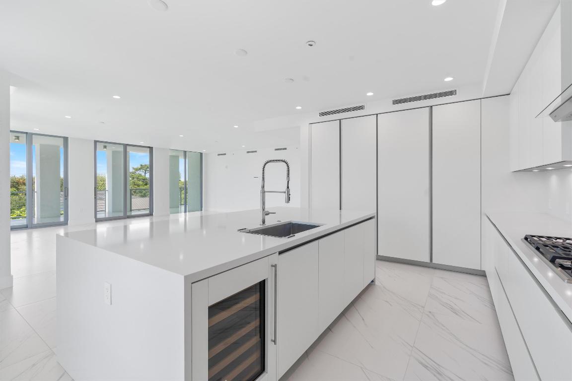 ROYAL PALM RESIDENCES - Residential