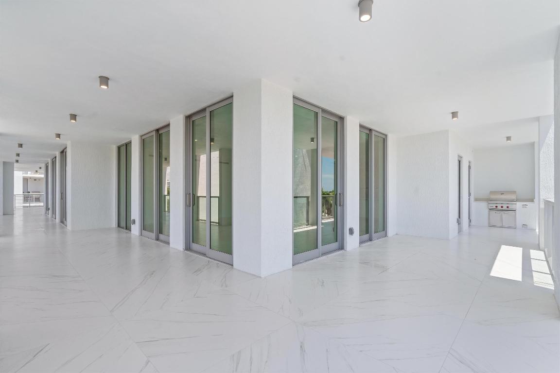 ROYAL PALM RESIDENCES - Residential