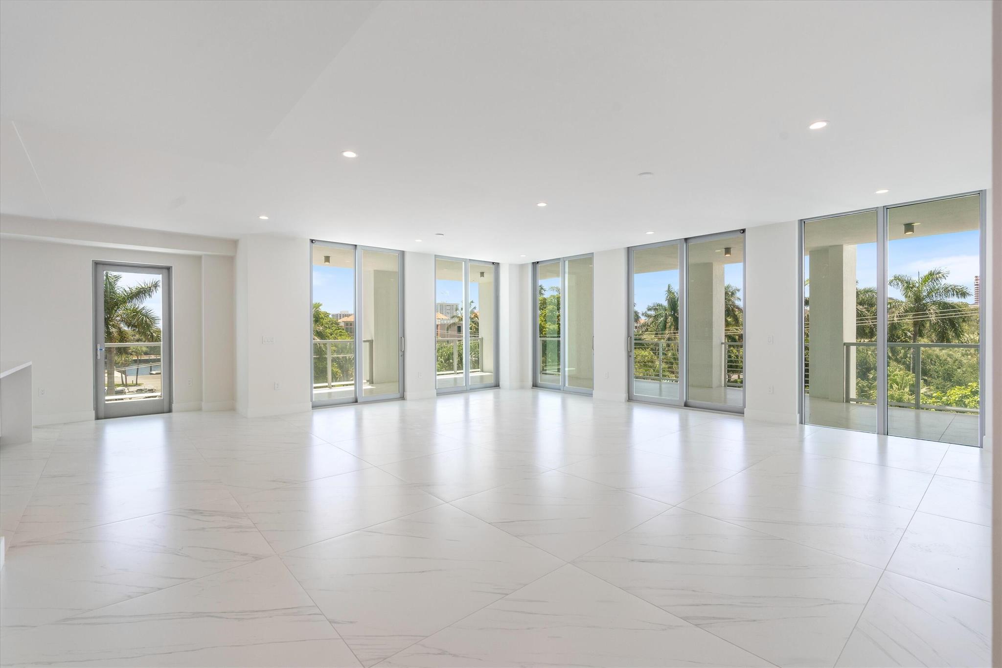 ROYAL PALM RESIDENCES - Residential