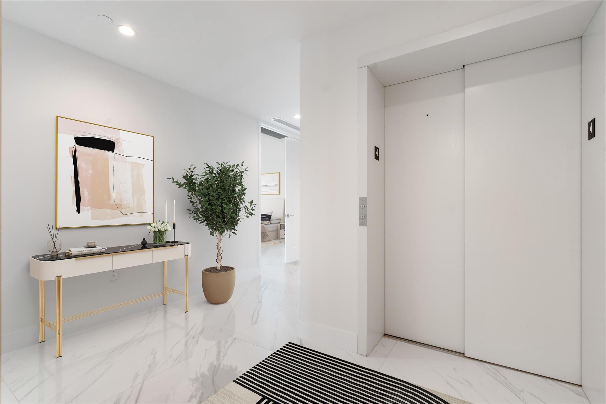 ROYAL PALM RESIDENCES - Residential