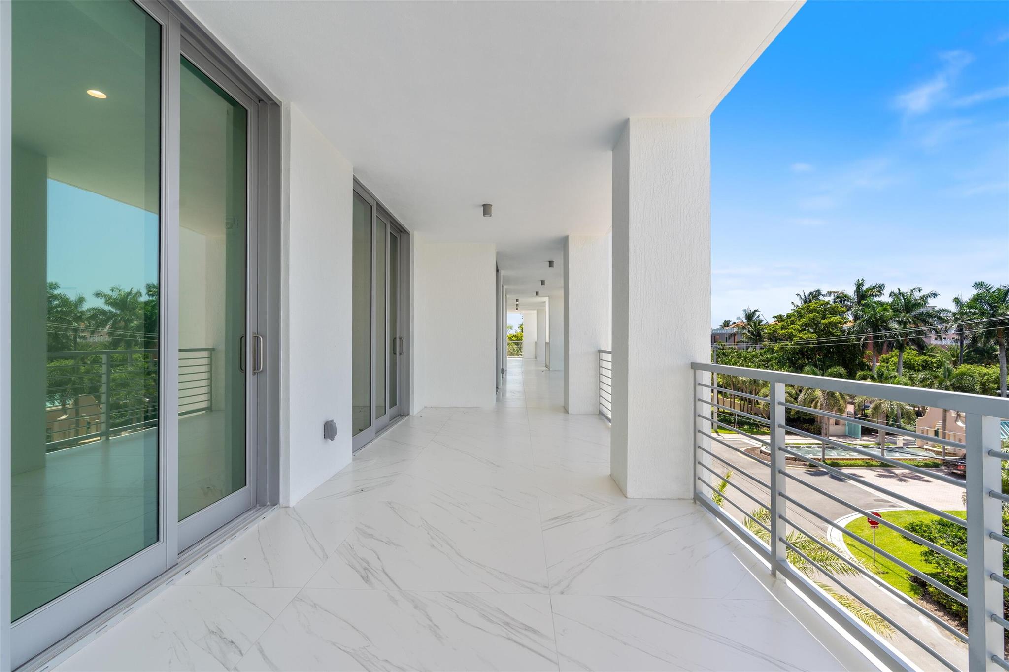 ROYAL PALM RESIDENCES - Residential