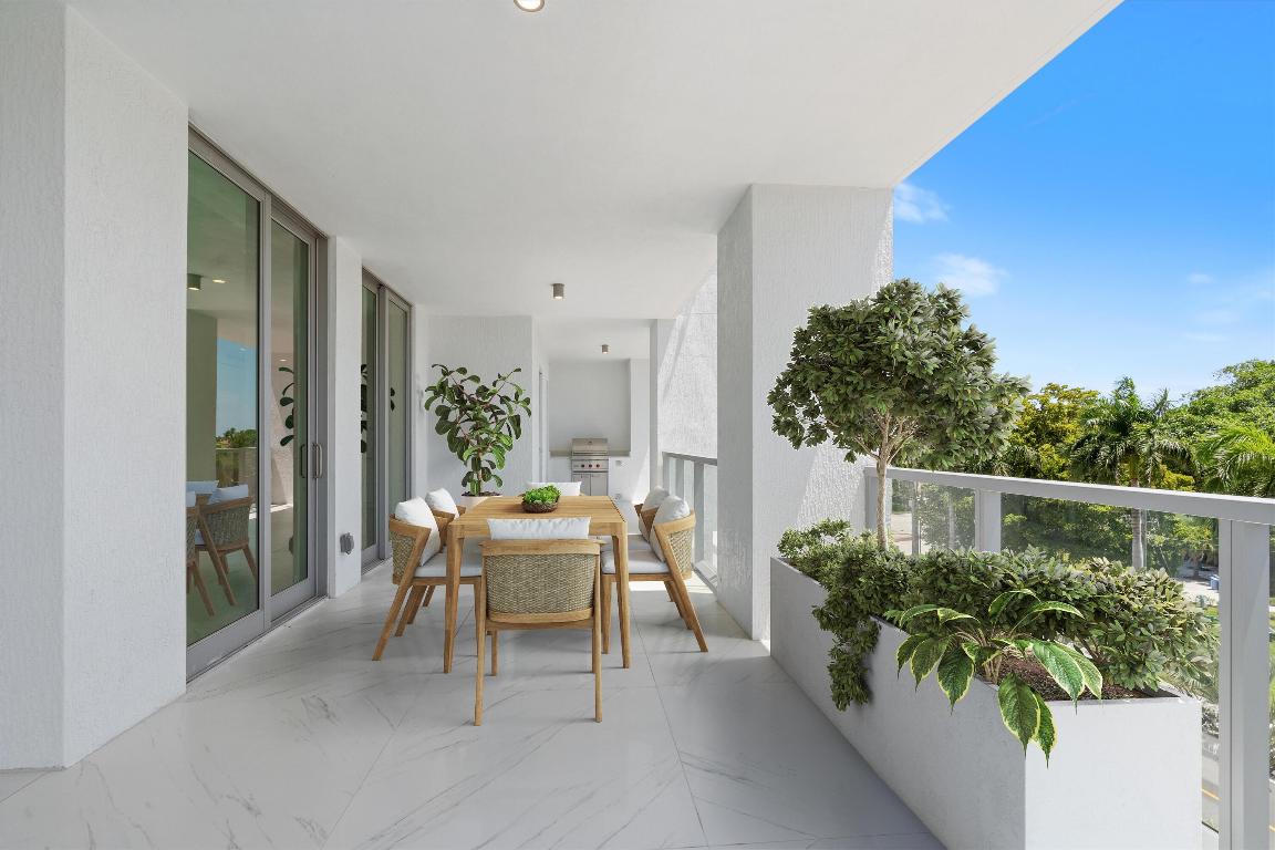 ROYAL PALM RESIDENCES - Residential