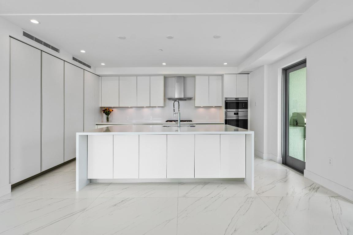 ROYAL PALM RESIDENCES - Residential