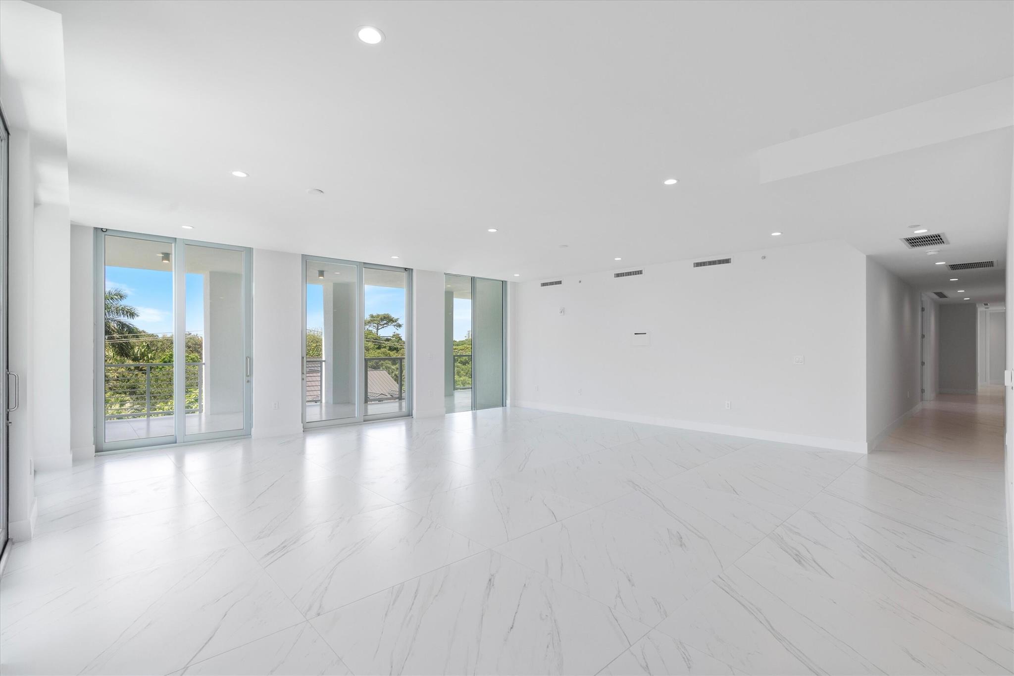 ROYAL PALM RESIDENCES - Residential
