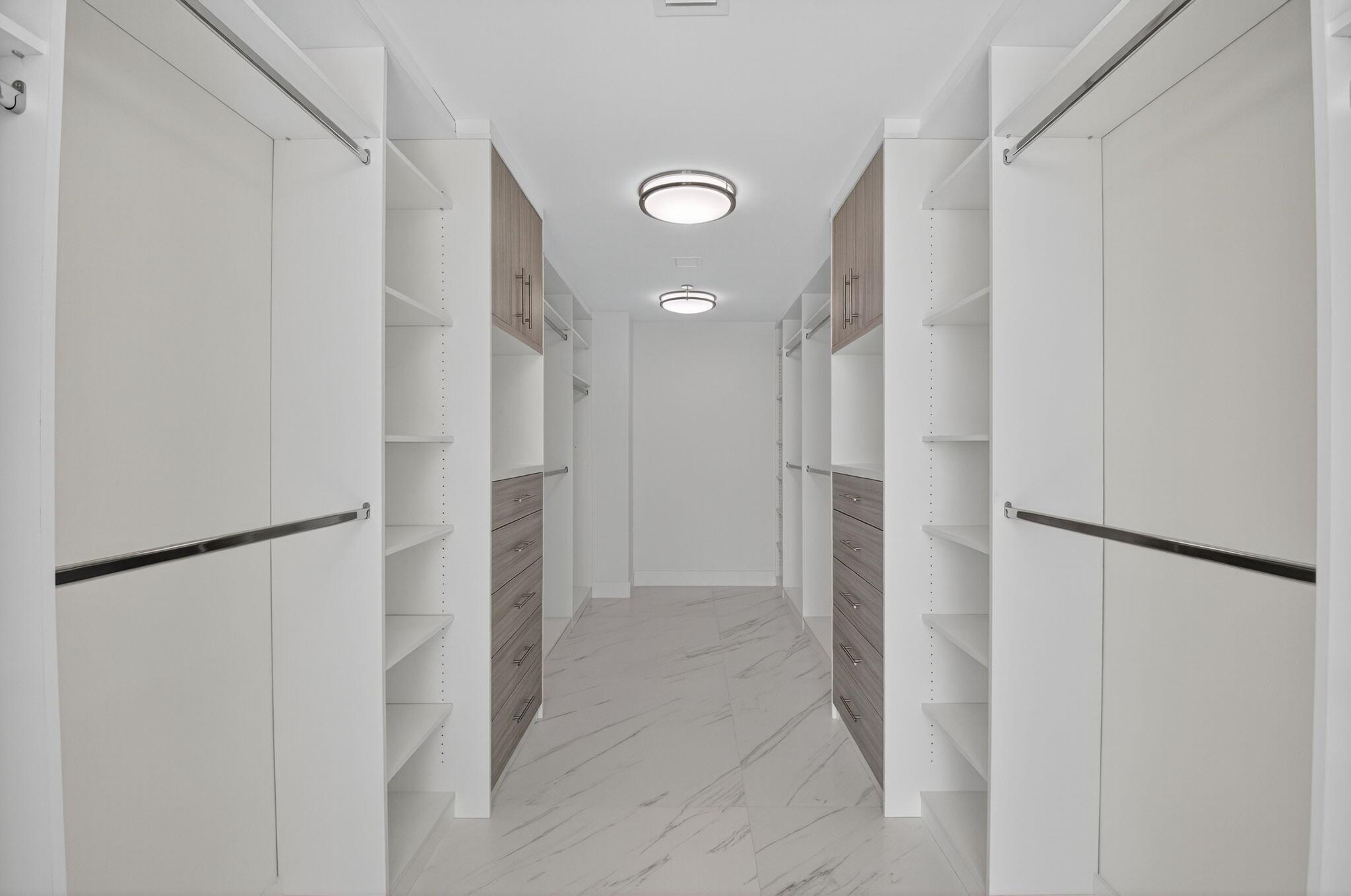 ROYAL PALM RESIDENCES - Residential