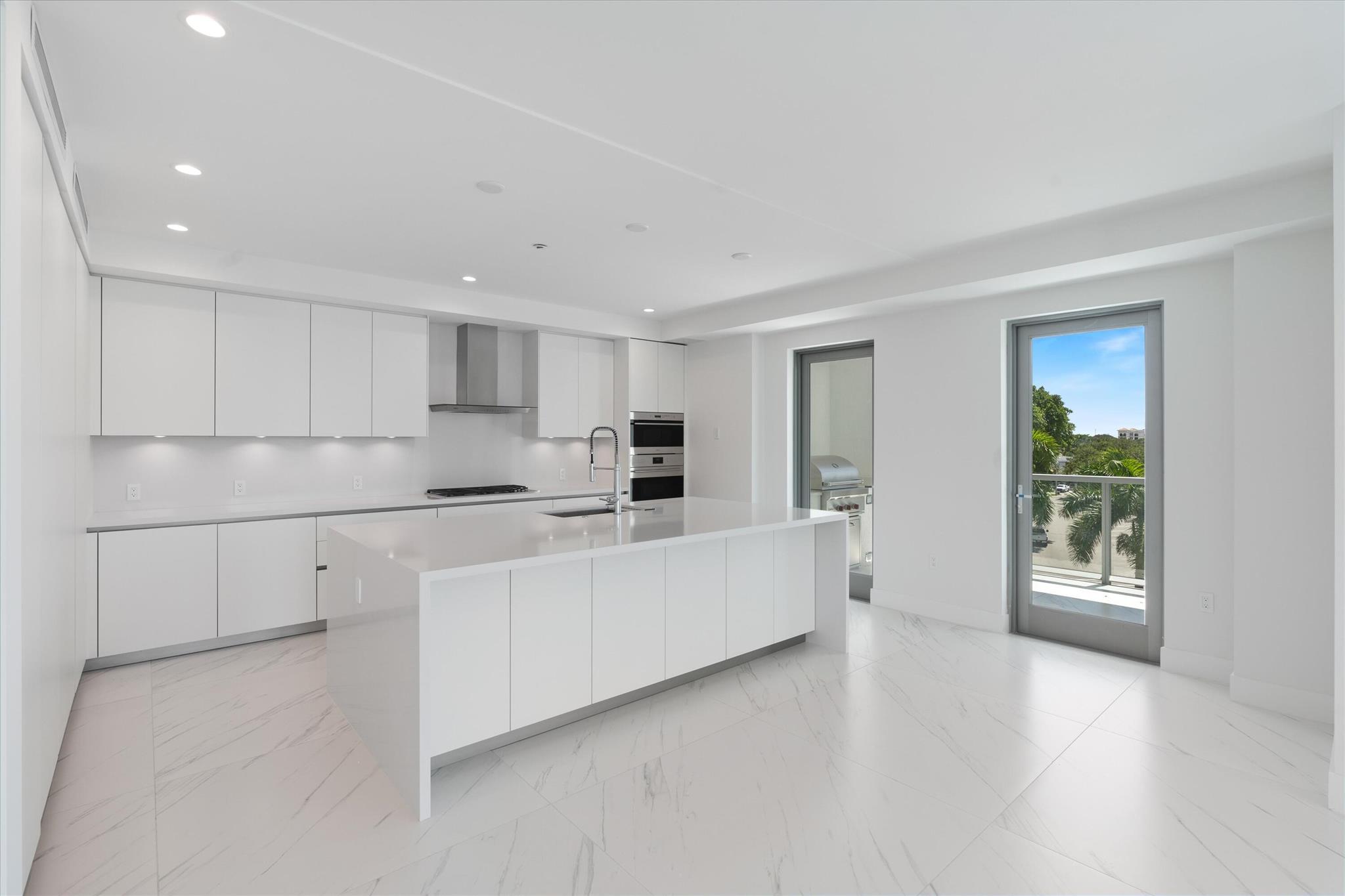 ROYAL PALM RESIDENCES - Residential