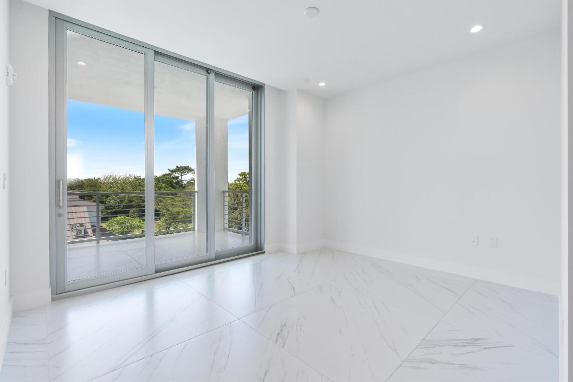 ROYAL PALM RESIDENCES - Residential