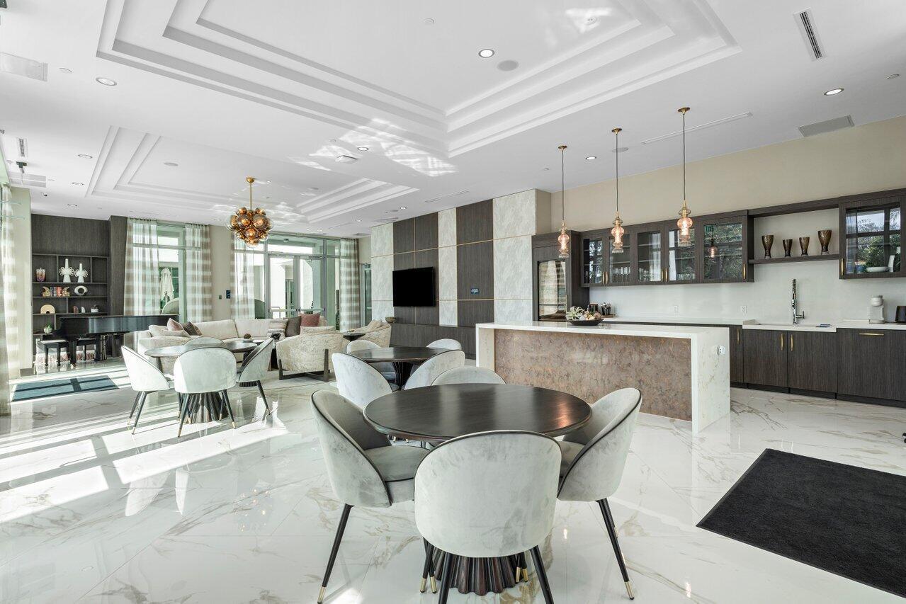 ROYAL PALM RESIDENCES - Residential
