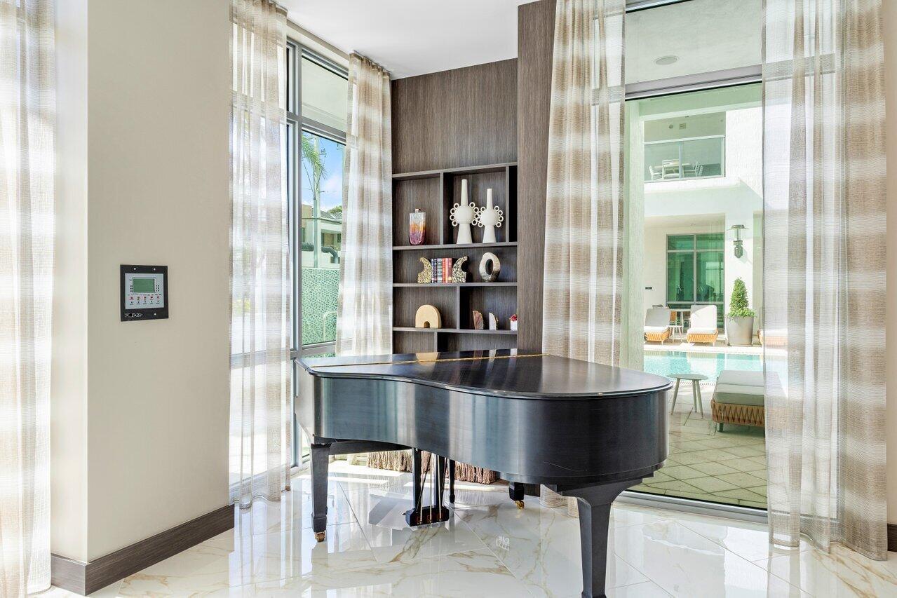 ROYAL PALM RESIDENCES - Residential