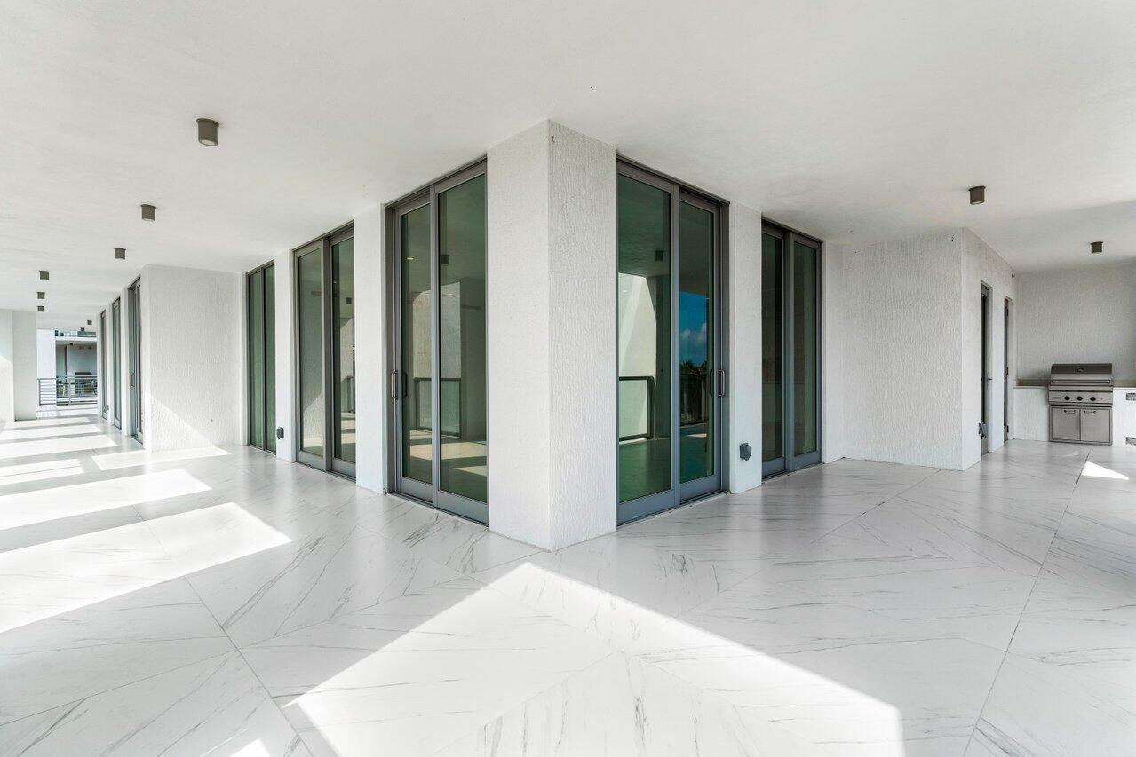 ROYAL PALM RESIDENCES - Residential