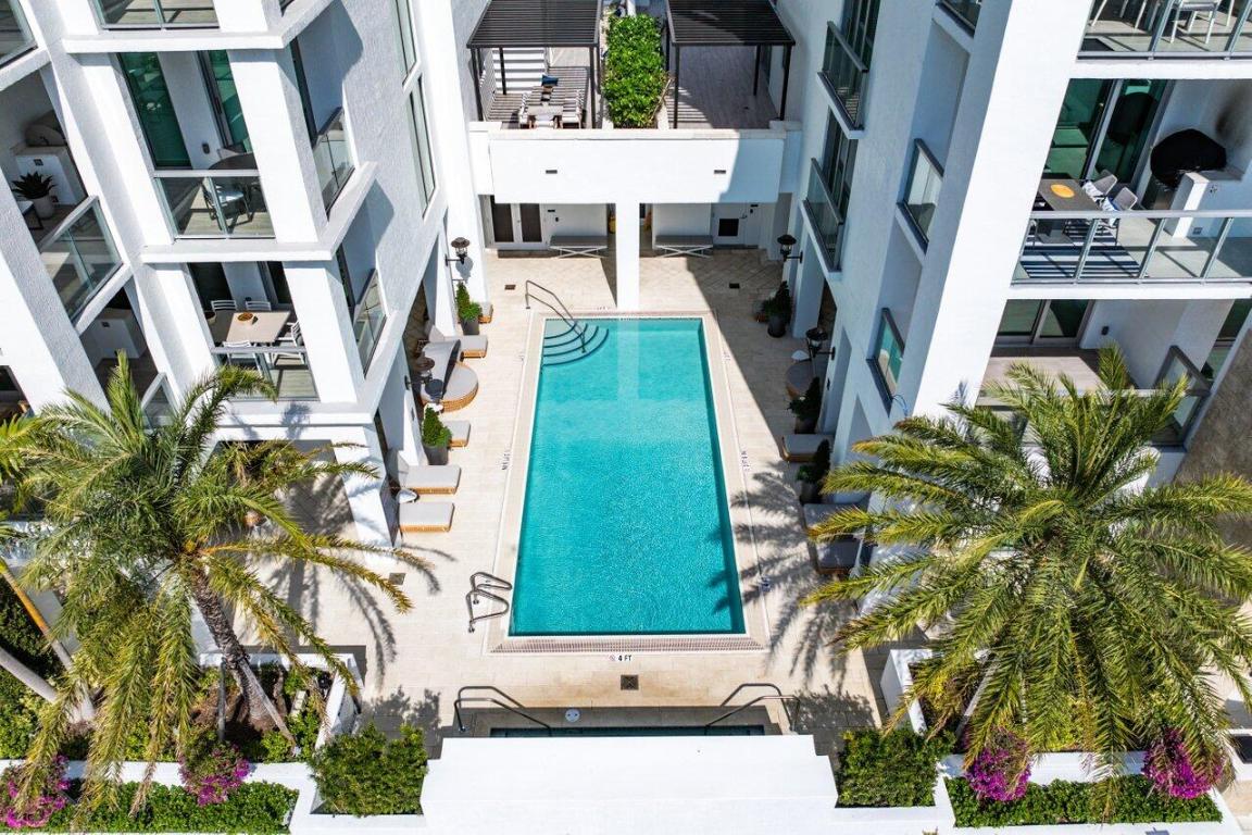 ROYAL PALM RESIDENCES - Residential